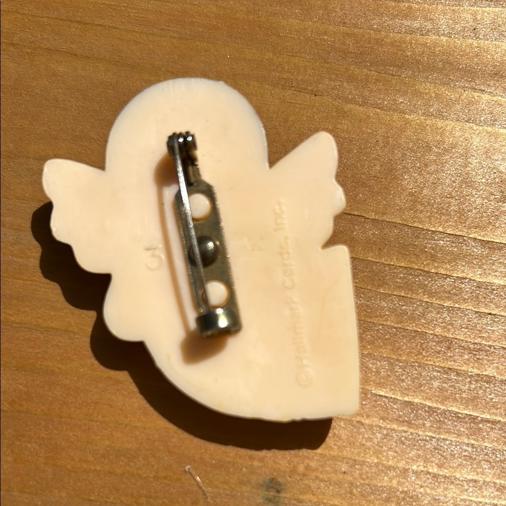 Hallmark Cream and Brown Angel Brooch - Picture 2 of 5